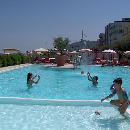 Hotel Nord Est Gabicce Mare Exterior photo