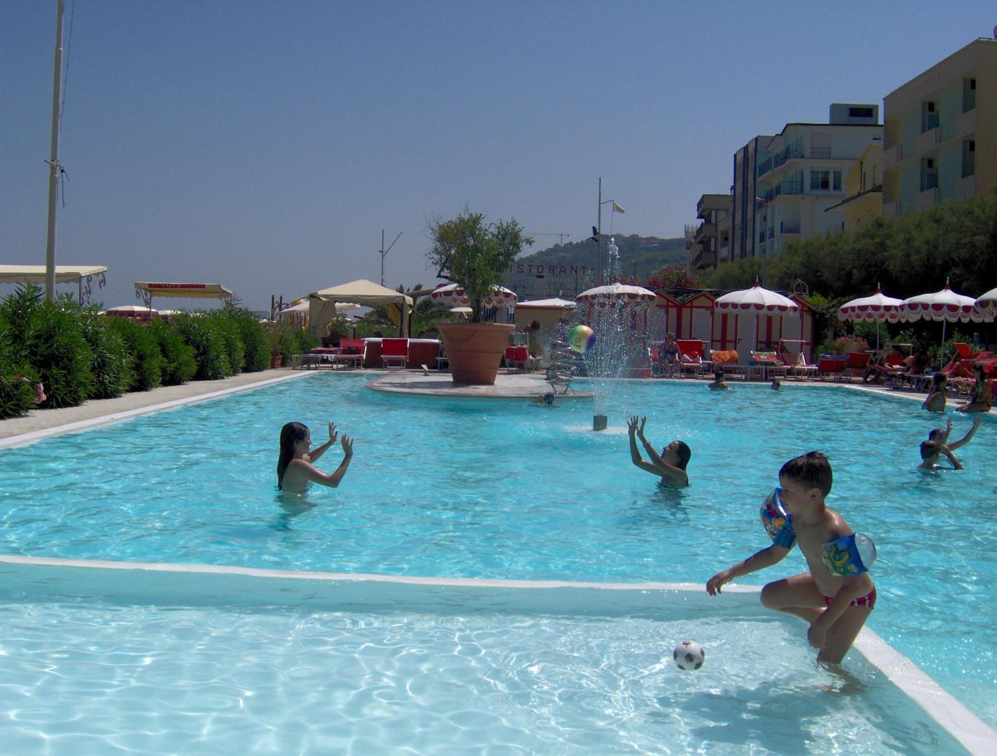 Hotel Nord Est Gabicce Mare Exterior photo